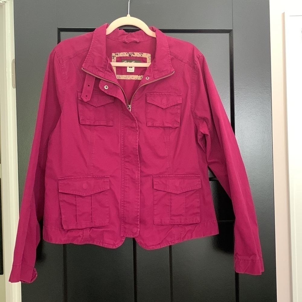 Eddie Bauer Women’s Long Sleeve Pink/Red Short Jacket w/pockets.  Size L
